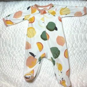 Carter’s baby girl Fruit Zip-Up Fleece Sleep & Play  size newborn